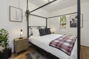 firelite cabin bedroom 2 double bed and cute mountain decor at firelite cabin