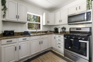 firelite cabin kitchen kitchen with sink and stove and oven at firelite cabin